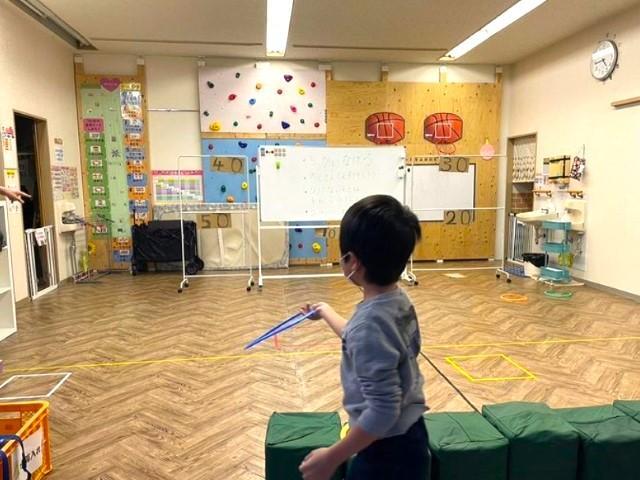 【児童指導員】放課後等デイサービス/正社員/資格必須/賞与◎/月給22万円～/土日休み/子どもが楽しく過ごせる施設づくりを♪