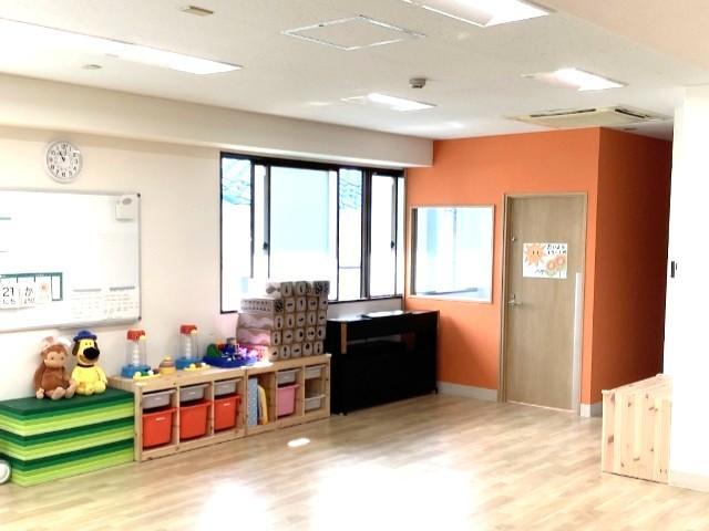 【臨床心理士/公認心理師】児童発達支援/正社員/資格必須/月給26万円～/残業ほぼなし/未経験可/研修制度充実/全国展開中の大手FC◎/「たくさん、小さく、確実に」独自療育が特徴♪の写真1枚目