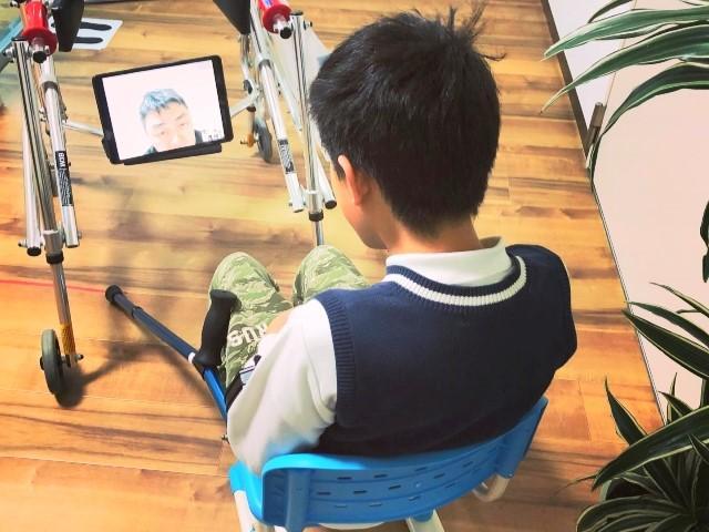 【言語聴覚士】多機能型施設/正社員/資格必須/⽉給24.1万円〜/日祝休み◎/残業ほぼなし/研修充実/生活全般指導＆多彩かつ本格的な運動PGを集団療育で支援しています♪の写真1枚目