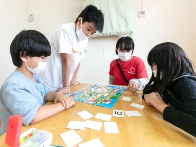 【児童指導員】放課後等デイサービス/資格必須/⽉給26万円〜/年休110日以上/県内に20施設以上を展開中の大手法人◎/残業ほぼなし＆育休取得実績あり！子育て世代が働きやすい♪の写真1枚目