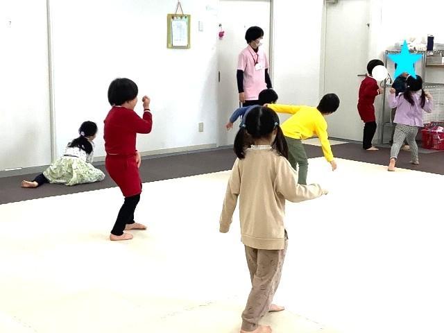【保育士】多機能型施設/正社員/資格必須/月給19万円～/年間休日125日◎/幅広い年代の男女スタッフが在籍/子どもたちの特性に寄り添い、笑顔で明るい支援をおこないます♪の写真2枚目