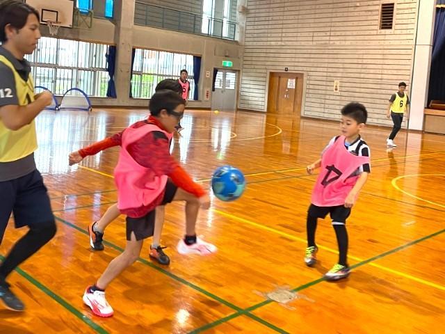 【理学療法士】放課後等デイサービス/日祝休み♪/年休125日/育休取得実績あり/「科学×サッカー」療育で楽しく体を動かし、元気な子どもたちへ！/月給15.7万円～/正社員/資格必須
