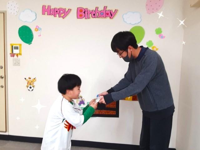 【理学療法士】放課後等デイサービス/日祝休み♪/年休125日/育休取得実績あり/「科学×サッカー」療育で楽しく体を動かし、元気な子どもたちへ！/月給15.7万円～/正社員/資格必須の写真5枚目