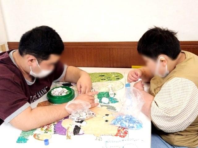 【エリアマネージャー/エリアマネージャー候補】生活介護施設/5連休年4回取得可/月給50万円～/研修＆OJT充実/「専門スキル＋α」をもつ支援のプロへ♪/正社員/資格必須の写真1枚目