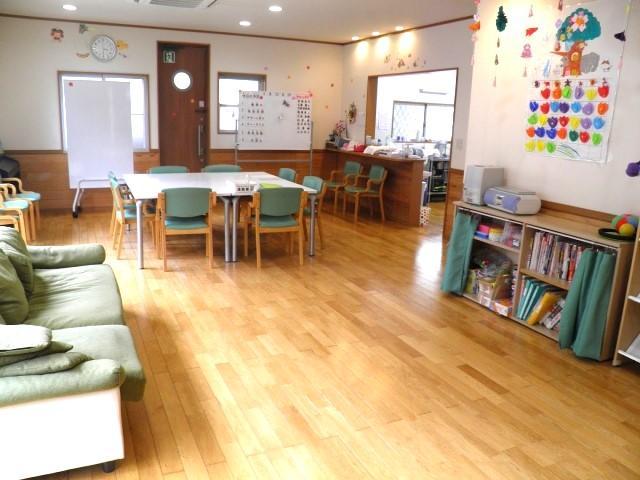 【保育士】児童発達支援/正社員/資格必須/送迎なし/賞与4か月/日祝休み◎年間休日118日/残業ほぼなし/仕事もプライベートも両立できる♪