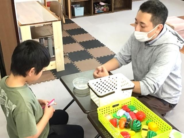【保育士】放課後等デイサービス/正社員/資格必須/月給24.4万円～/年休123日/土日祝休み！完全週休2日制/未経験可/教育制度充実/10か所以上の療育施設を展開する法人◎の写真2枚目