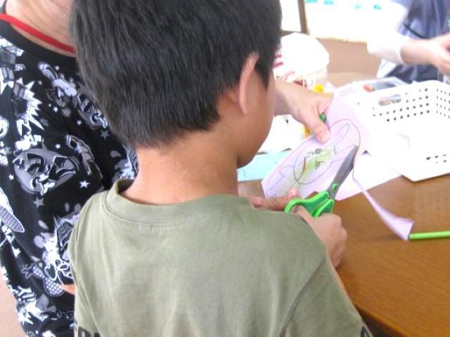 【児童指導員】多機能型施設/年間休日115日/日祝休み/送迎相談可◎/駅チカ/ライフキネティックを活用した療育が特徴/みんなが笑顔になれる場所♪/月給23万円～/正社員/資格必須