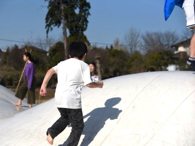 【児童指導員】放課後等デイサービス/正社員/資格必須/月給23.6万円～/年休120日以上！/いろいろな遊びを通した支援◎/それぞれの子どもたちが持つ「ユニーク」を大切に♪