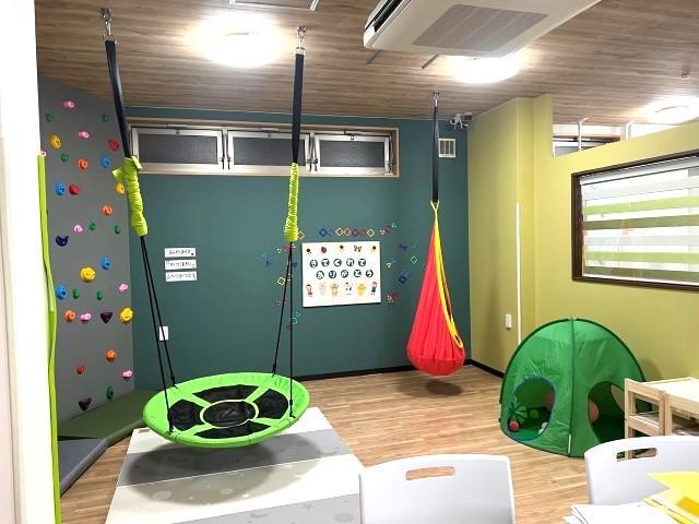 【児童指導員】多機能型施設/週休2日制/未経験可/特性を抱える子どもを持つ看護師が運営する施設◎/あたたかいウェルビーイングが実現できる場所♪/月給23万円～/正社員/資格必須の写真2枚目
