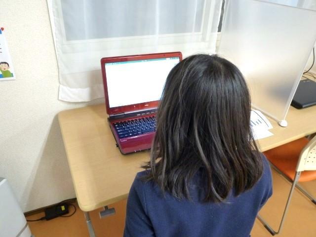 【児童指導員】放課後等デイサービス/完全週休2日制/朝10時始業♪/県内に4施設を展開/保護者とのコミュニケーションを大切にした支援◎/⽉給22.7万円〜/正社員/資格必須