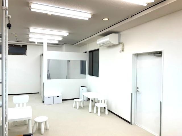 【児童指導員】放課後等デイサービス/正社員/資格必須/月給20万円～/年休120日/未経験可/八王子市内を中心に多数の療育施設を展開する運営法人◎/全国展開中のフランチャイズ♪