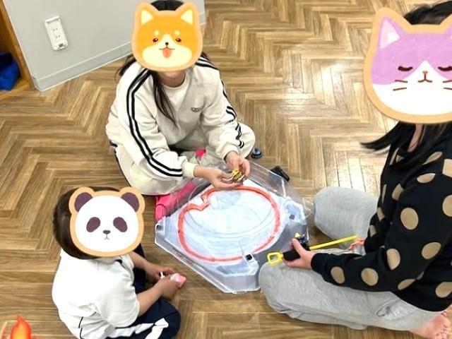 【保育士】多機能型施設/完全週休2日制/月給29.1万円～/専門性を持ったスタッフ多数◎音楽や美術などの芸術に触れる中で子どもの感性や思いやりをはぐくむ♪/契約社員/資格必須の写真4枚目