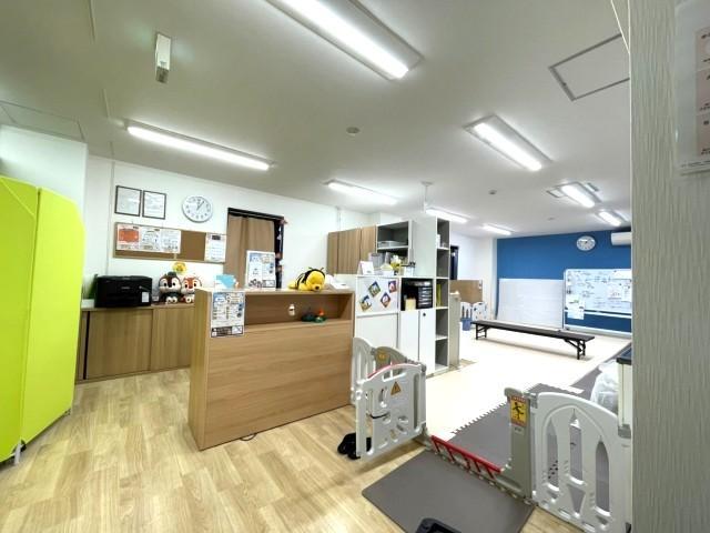 【保育士】多機能型施設/完全週休2日制/未経験可/教育業界大手で開発の専門教材による療育プログラム◎/複数店舗展開予定の勢いある法人♪/月給23万円～/正社員/資格必須
