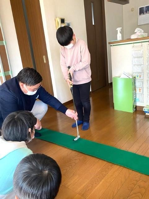 【理学療法士】放課後等デイサービス/年休110日/残業ほぼなし/毎日違った療育プログラムを実施◎/「すべては子どもたちの笑顔と未来のために」♪/月給27万円～/正社員/資格必須の写真3枚目