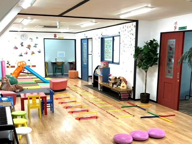 【保育士】児童発達支援/週休2日制/平日はゆっくり10:45始業♪/公園や商店街での療育プログラムも活発！地域全体で成長を支援◎/月給23.3万円～/正社員/資格必須の写真8枚目