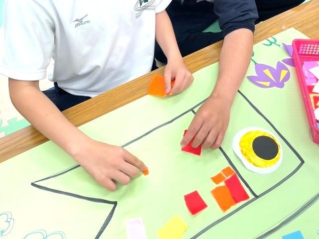 【児童指導員】多機能型施設/年休110日/土日休み◎/送迎相談OK/虹のようにカラフルな子どもたちの個性が、ありのまま輝くようサポート♪/月給21.5万円～/正社員/資格必須の写真1枚目