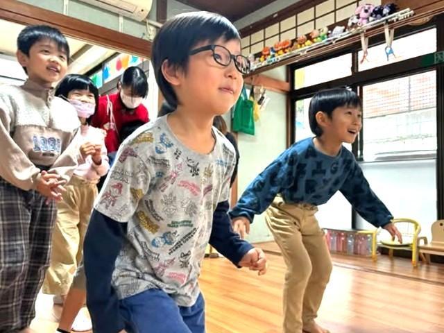 【言語聴覚士】多機能型施設/日祝休み◎/看護師常駐/PT・OT・STや音楽療法士による専門性の高い支援が特徴♪/残業ほぼなし/月給26万円～/正社員/資格必須