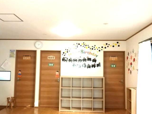 【児童発達支援管理責任者】多機能型施設/年休112日◎/遊ぶ＆学ぶが叶う大型タッチパネルを導入！子どもの心を受け止め、その思いに寄り添う療育♪/月給27万円～/正社員/資格必須の写真2枚目