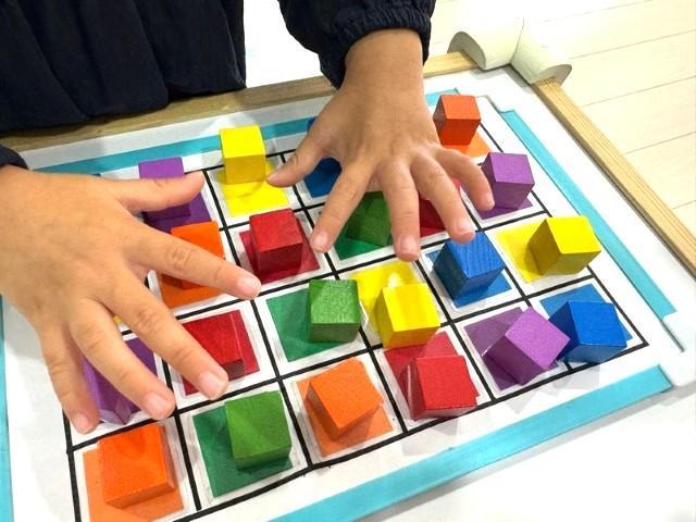 【児童指導員】児童発達支援/正社員/資格必須/月給20万円～/送迎なし/日曜休み◎/年間休日120日/研修充実/音楽・英語・算数を組み合わせた支援！音楽特化型施設♪