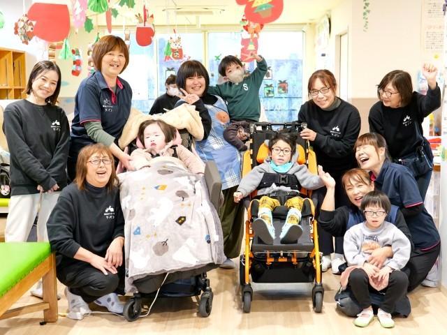 【看護師/准看護師】多機能型施設/正社員/資格必須/月給22万円～/日曜休み◎/残業ほぼなし/研修＆サポート制度充実/遊びや運動、音楽で五感をはぐくむ重症児デイサービス♪