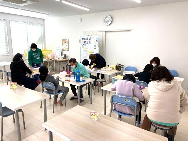 【児童指導員】放課後等デイサービス/正社員/資格必須/月給22.2万円～/年間休日122日/土日祝休み◎/幅広い福祉サービスを展開する法人/ニーズやステージにあった支援を♪