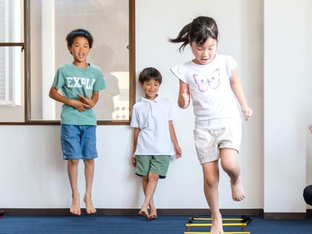 【言語聴覚士】多機能型施設/正社員/資格必須/⽉給26.5万円〜/日祝休み♪/未経験可/カイロプラクター運営の施設/専門家監修の運動プログラムを学べる◎
