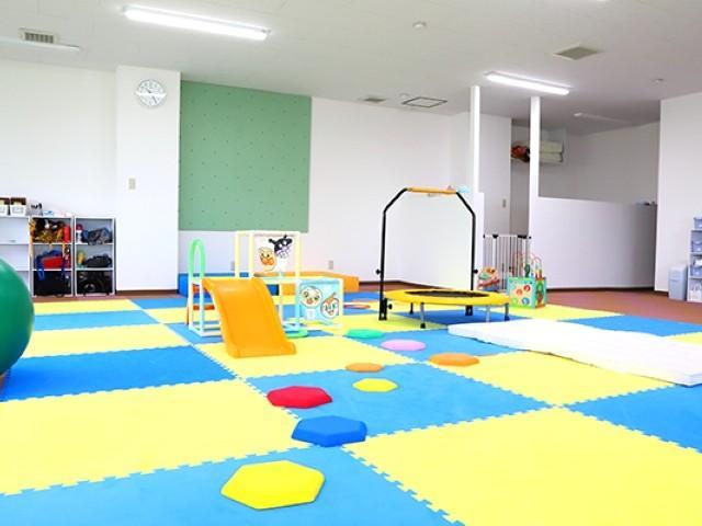 【保育士】多機能型施設/正社員/資格必須/月給20.5万円～/年休113日/日祝休み/札幌市内を中心に多数の療育施設を展開する法人◎/子どもたちの笑顔を育むお手伝い♪