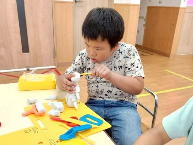 【保育士】放課後等デイサービス/年休114日/日祝休み/一人ひとりに合わせた療育で「えがおのわ」をつくる♪/働きやすい企業として埼玉県認定◎/月給23.9万円～/正社員/資格必須の写真1枚目
