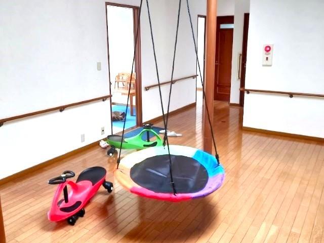 【保育士】多機能型施設/正社員/資格必須/月給25万円～/年休130日以上/土日祝休み/リトミックやプログラミングなど、幅広い療育プログラムを提供◎の写真8枚目