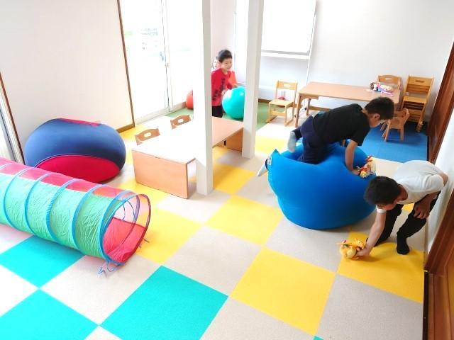 【児童指導員】多機能型施設/パート・アルバイト/資格必須/時給1,500円～/週2日～勤務OK♪/リトミックやプログラミングなど、幅広い療育を提供◎