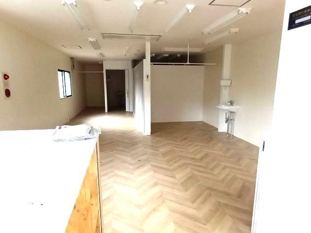 【児童指導員】多機能型施設/正社員/資格必須/⽉給22.5万円〜/楽しい運動で元気に成長できる場所♪/スタッフみんなで作り上げていく施設です◎
