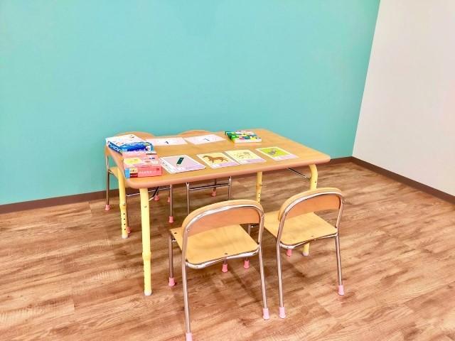 【児童指導員】多機能型施設/日祝休み◎/経験5年以上は月給27万円～/保育・障がい福祉事業を多数展開する経験から生まれた「寄り添う」施設♪/月給24万円～/正社員/資格必須