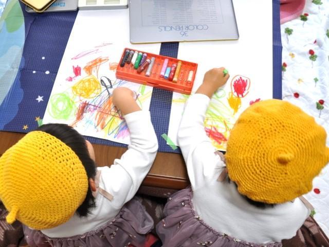 【保育士】児童発達支援/年休124日/土日祝休み◎/アートを取り入れた療育！/「子どもは遊びの発明家」をモットーに、子どもたちをサポート♪/月給22万円～/正社員/資格必須