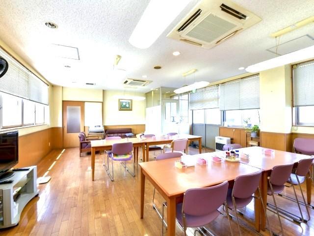 【サービス管理責任者】共同⽣活援助/日勤のみ♪/年休120日以上/育休・介護休暇取得実績あり◎/訪問看護など、介護福祉分野で事業を展開中の医療法人/⽉給15万円〜/正社員/資格必須