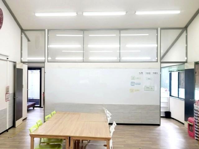 【児童指導員】放課後等デイサービス/正社員/資格必須/月給18万円～/年休122日/土日祝休み/残業ほぼなし/子どもたちの能力を最大限に引き出し、好きや得意を見つけるお手伝い♪