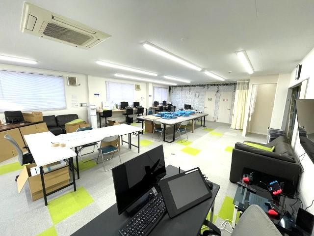 【管理者兼サビ管】就労継続支援B型/土日休み/研修制度あり/有名クリエイター監修！イラスト・動画編集・ゲーム「ポップカルチャー」で就労を支援♪/月給27万円～/正社員/資格必須