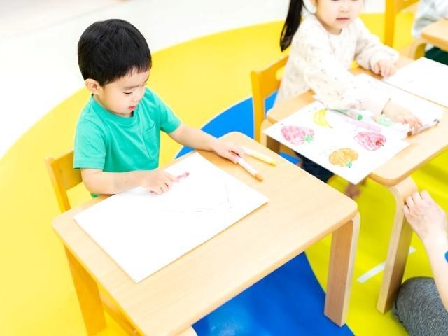 【児童指導員】多機能型施設/正社員/資格必須/月給22万円～/未経験可/全国展開する大手FC/豊富なノウハウを活かした教育制度でさらなる成長も◎/世界基準の療育を目指して♪