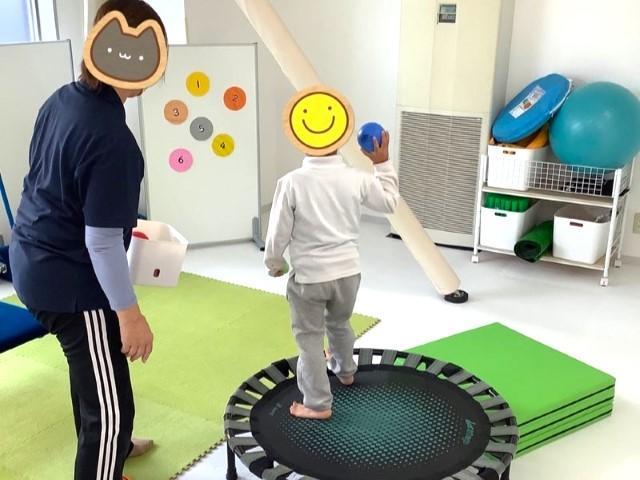 【児童指導員】多機能型施設/正社員/資格必須/月給22万円～/未経験可/全国展開する大手FC/豊富なノウハウを活かした教育制度でさらなる成長も◎/世界基準の療育を目指して♪の写真1枚目