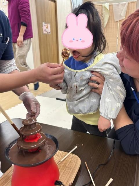 【児童指導員】重症心身障害児施設/年間休日111日◎/育休取得実績あり/月給25万円/医療ケア＆リハビリ訓練で、子どもが安心・安全に過ごせる居場所づくり♪/正社員/資格必須の写真3枚目