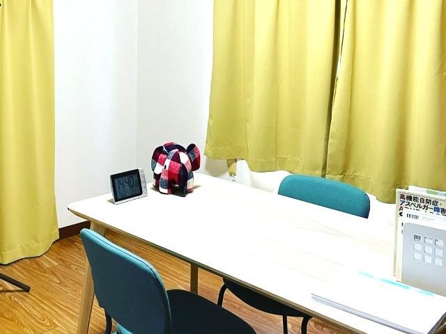 【保育士】放課後等デイサービス/正社員/資格必須/月給22万円～/残業ほぼなし/土日休み/未経験可/駅チカ/強みをほめて伸ばす