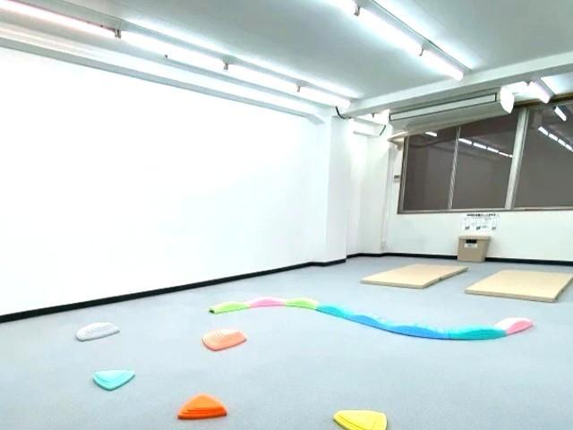 【理学療法士】放課後等デイサービス/日祝休み◎/年休110日前後/実働7時間＆平日は11時出勤♪/褒める・認める療育で自己肯定感をはぐくむ♪/月給20万円～/正社員/資格必須
