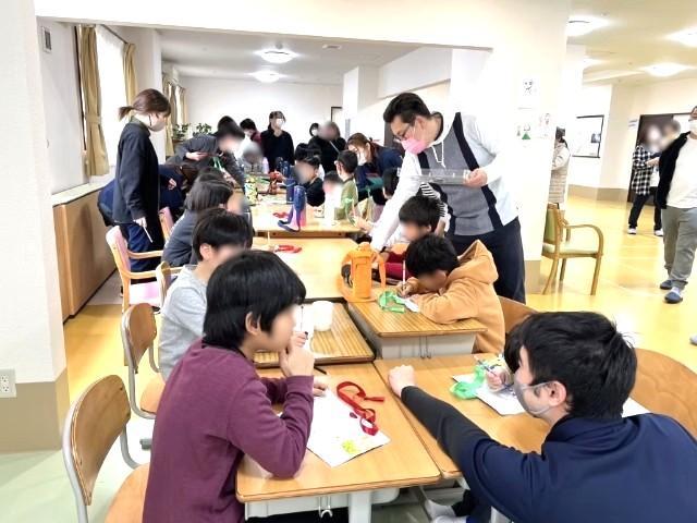 【児童指導員】放課後等デイサービス/日曜固定休み◎/産休育休取得実績あり/子どもの感性や表現を尊重し、「楽しい」を追求する療育を♪/月給19.5万円～/正社員/資格必須の写真3枚目