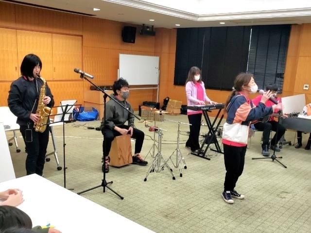 【保育士】放課後等デイサービス/日祝休み/育休取得実績あり◎/専門スキルを取り入れた個別療育・集団療育/夢に向かって羽ばたくための支援♪/月給23.5万円～/正社員/資格必須