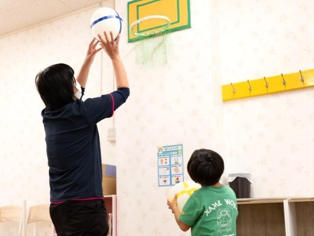 【理学療法士】多機能型施設/正社員/資格必須/月給26万円～/残業ほぼなし/未経験可/独自の運動プログラムを実施◎/系列治療院との密な連携が特徴♪