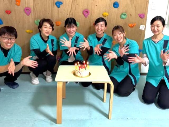 【児童発達支援管理責任者】多機能型施設/完全週休2日制/土日休み◎/育休取得実績あり/リハビリを軸とした支援を展開！/個別性の高いオーダーメイド療育/月給27万円～/正社員/資格必須の写真2枚目