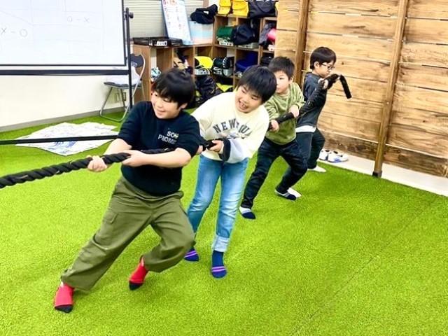 【児童指導員】放課後等デイサービス/資格必須/契約社員/月給20万円～/正社員登用あり/年齢不問/日祝休み◎/全国展開中のFC加盟店/豊富なノウハウと充実研修でスキルアップ♪の写真1枚目