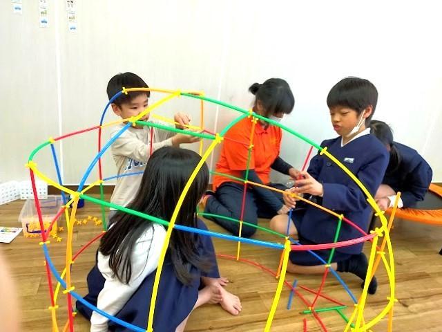 【保育士】放課後等デイサービス/週1日、2h～勤務可/全国300施設以上展開のFC◎アロマとアートで子どもたちの充実感を大切に♪/時給1,100円～/パート・アルバイト/資格必須