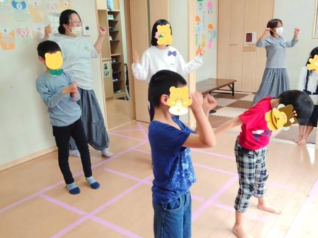 【保育士】多機能型施設/日曜休み◎/「できた！楽しい！」を実現する感覚統合とABA療育に特化した施設/月給23万円～/充実研修でさらに成長も♪/残業ほぼなし/正社員/資格必須の写真1枚目