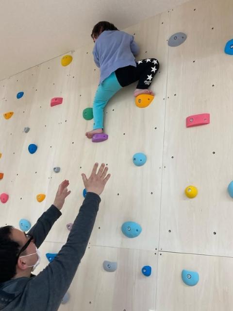 【保育士】多機能型施設/年間休日122日以上/完全週休2日制/​体操をメインとした運動や活動を実施！/笑顔と社会性をはぐくむ療育支援♪/月給18.2万円～/正社員/資格必須の写真8枚目