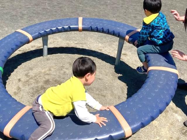 【理学療法士】多機能型施設/年間休日120日以上/完全週休2日制/​体操をメインとした運動や活動を実施！/笑顔と社会性をはぐくむ療育支援♪/月給18.2万円～/正社員/資格必須